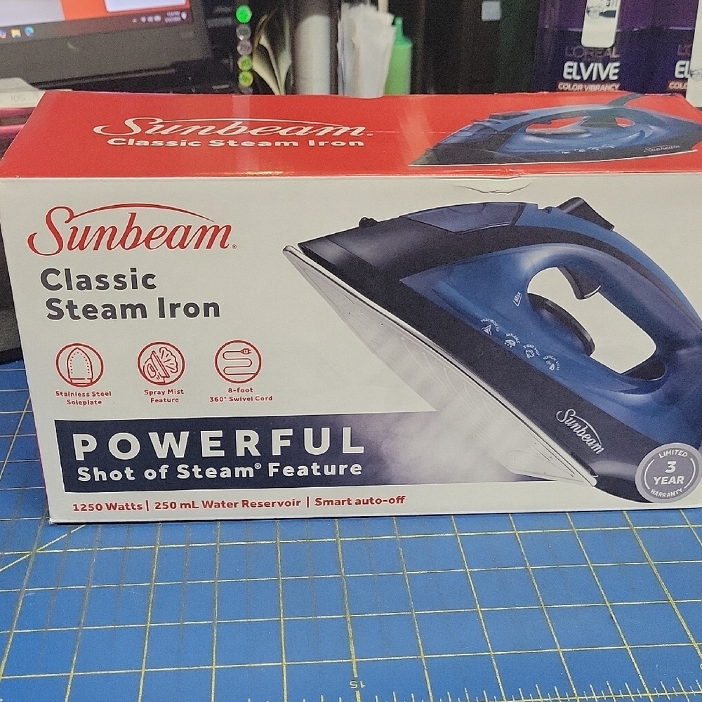 Sunbeam Powerful Steam Iron - Navy & White NIB